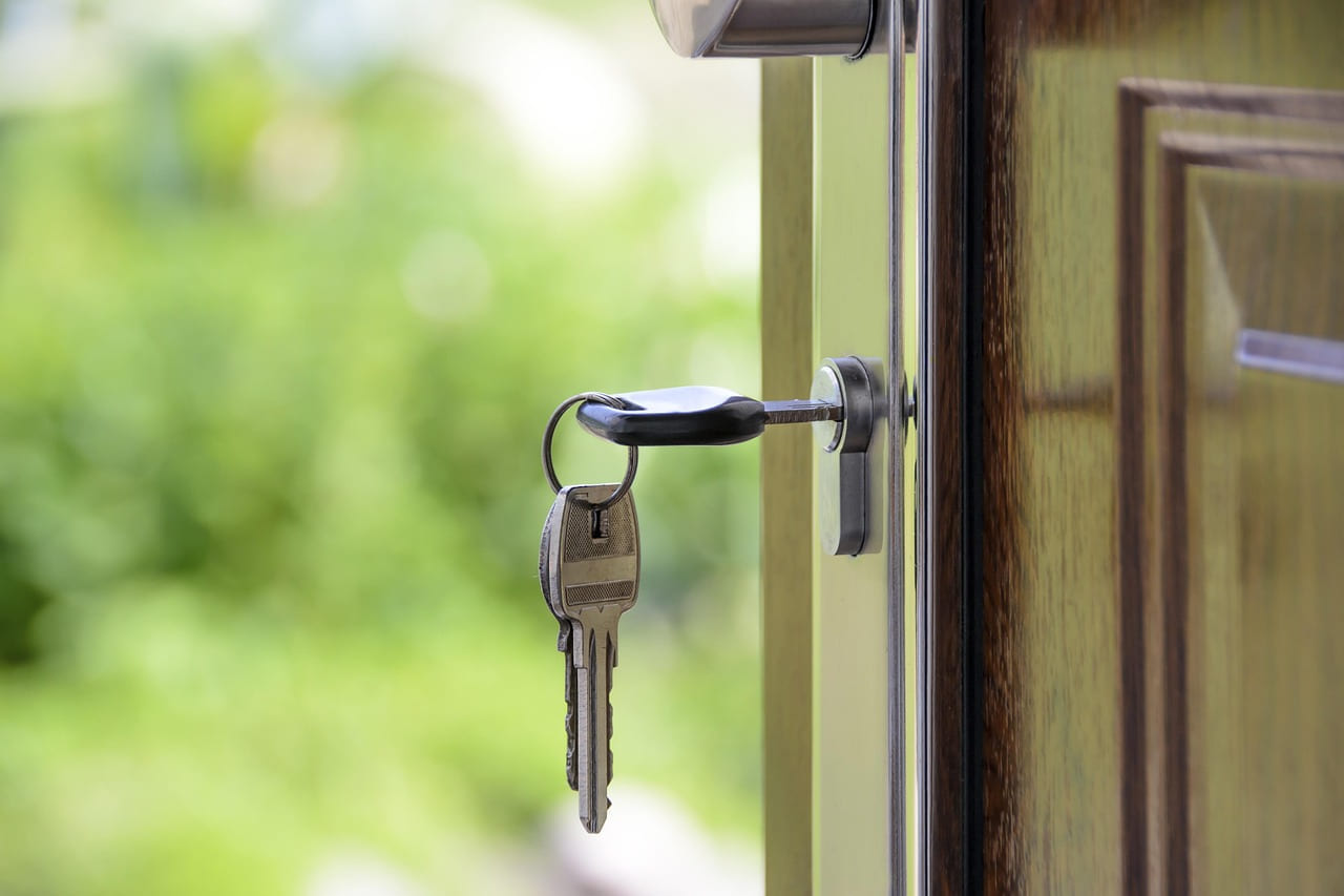 house, keys, the door, castle, the background, security, open, true, state, flats, purchase, closeup, keyhole, in front of, close, real estate, the interior of the, mortgage, safety, residential, sales, market, new, first, business, rent, family, macro, architecture, building, metal, apartment, real estate, real estate, real estate, real estate, real estate, rent on The Smart Home Buyer