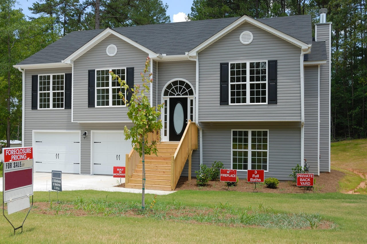 new home, for sale, house, estate, new, buy, mortgage, family, property, residential, building, sign, agent, purchase, construction, selling, business, loan, homes for sale, realtor, real estate, sky, finance, buyer, nature, architecture, sell, residence on The Smart Home Buyer